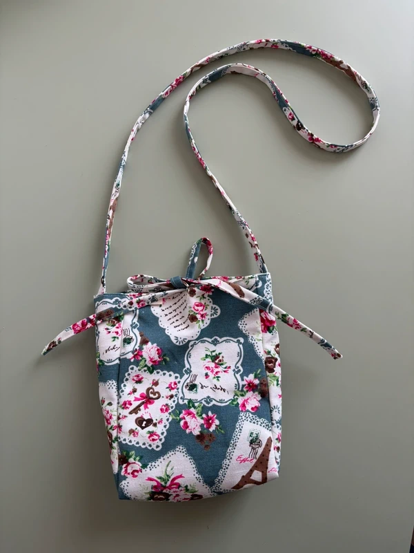 Sac bandoulière avec nœud