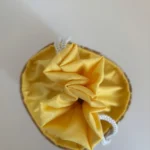 Pochon rond en tissu jaune et doré - Miniature 3