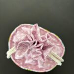 Pochon rond en tissu lila motifs parfums multicolores - Miniature 4