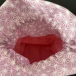 Pochon rond en tissu lila motifs parfums multicolores - Miniature 3