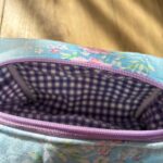 Trousse rectangulaire / de maquillage fleurie bleue violette - Miniature 3