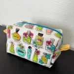 Trousse rectangulaire / de maquillage motifs parfums multicolores - Miniature 1